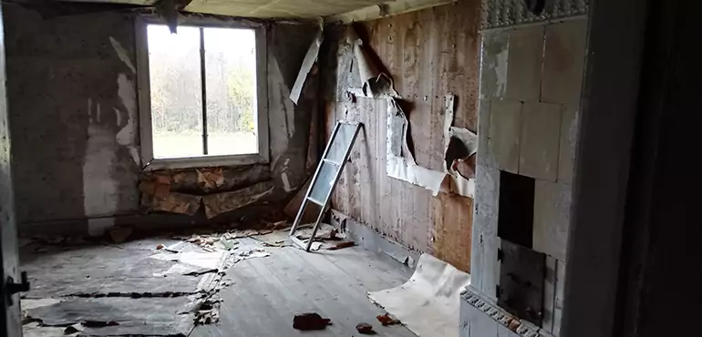 Why Selling a Distressed House Through Traditional Methods Fails in Fort Lauderdale